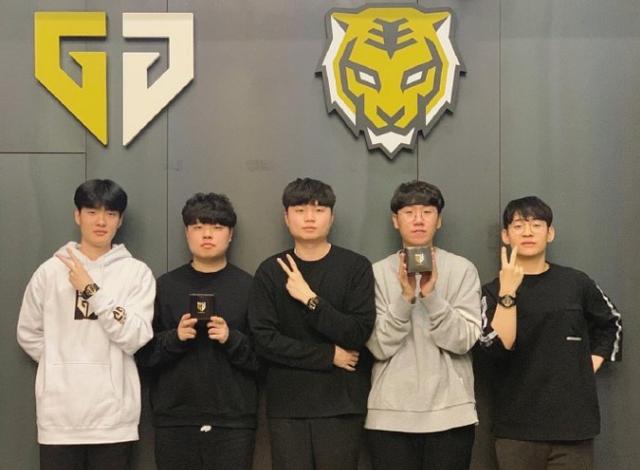 为其他年轻 为其他年轻