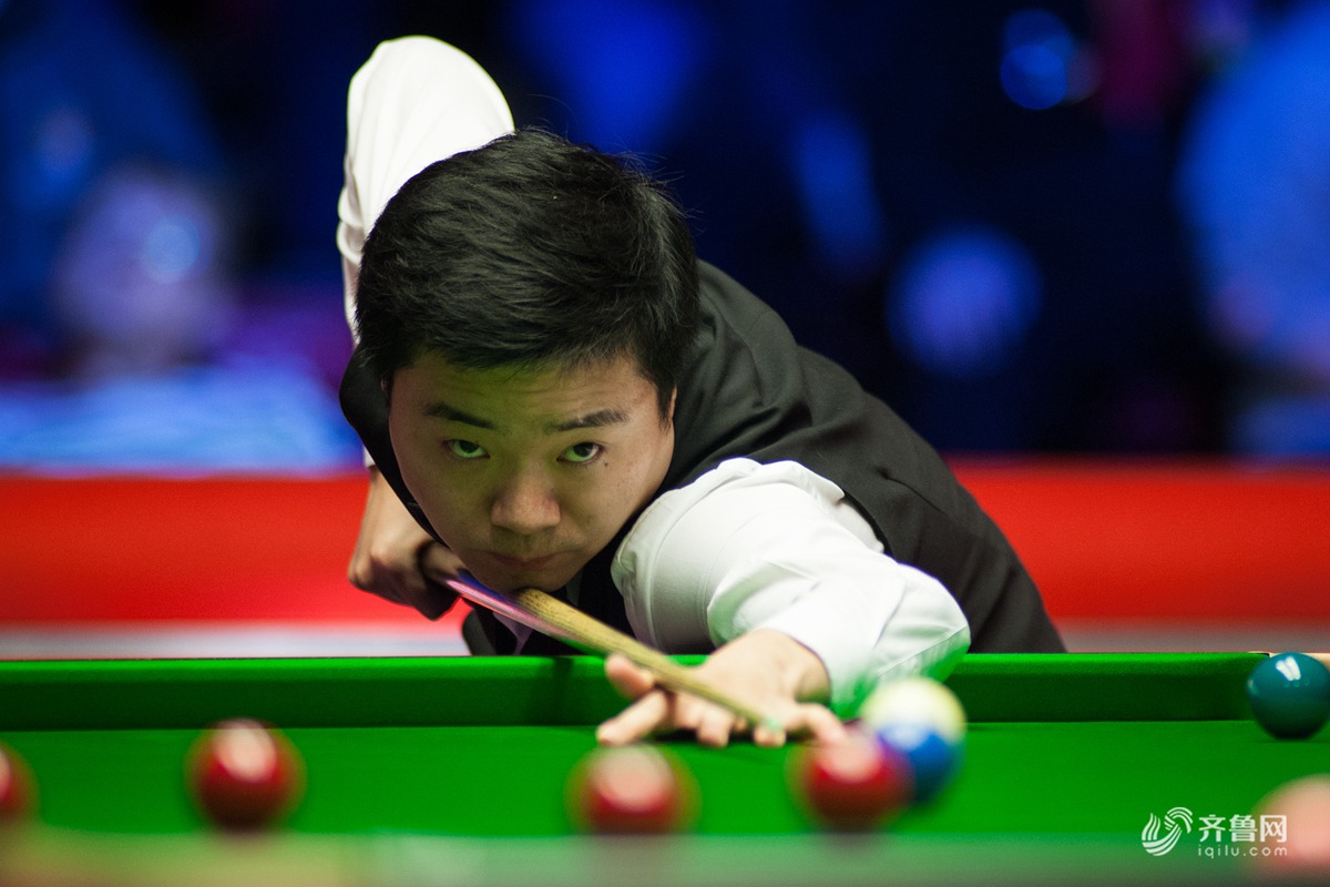 侵扰对手的 侵扰对手的